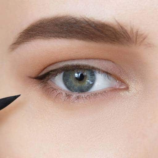 How to enlarge eyes with makeup?