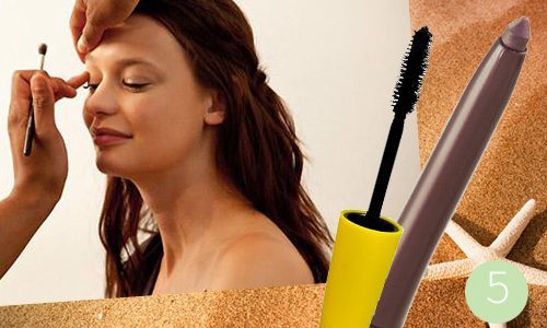 Makeup on the beach, create a resort make up