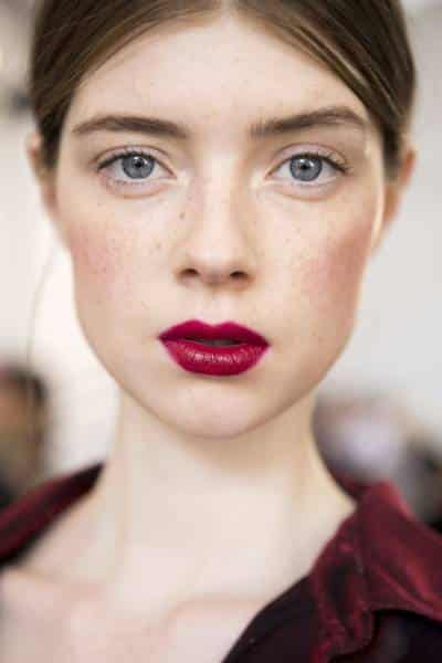 How to do makeup with bright lipstick?