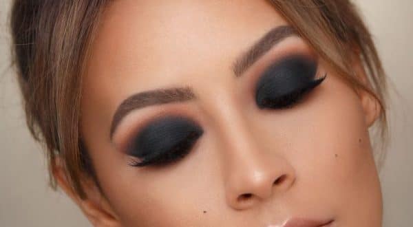 Evening make-up step by step. Smoky eyes and graphic arrows