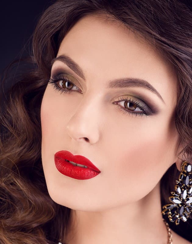 Makeup with red lips