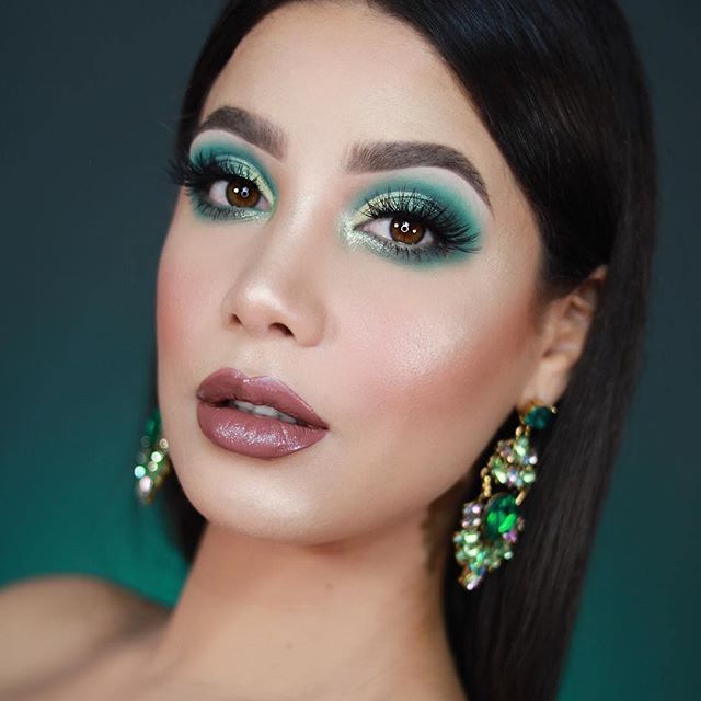 Makeup in shades of green