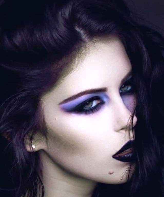 Makeup with blue eyelids