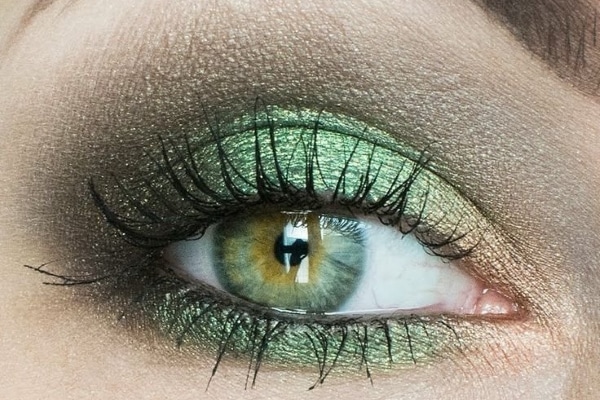 Makeup with green shadows